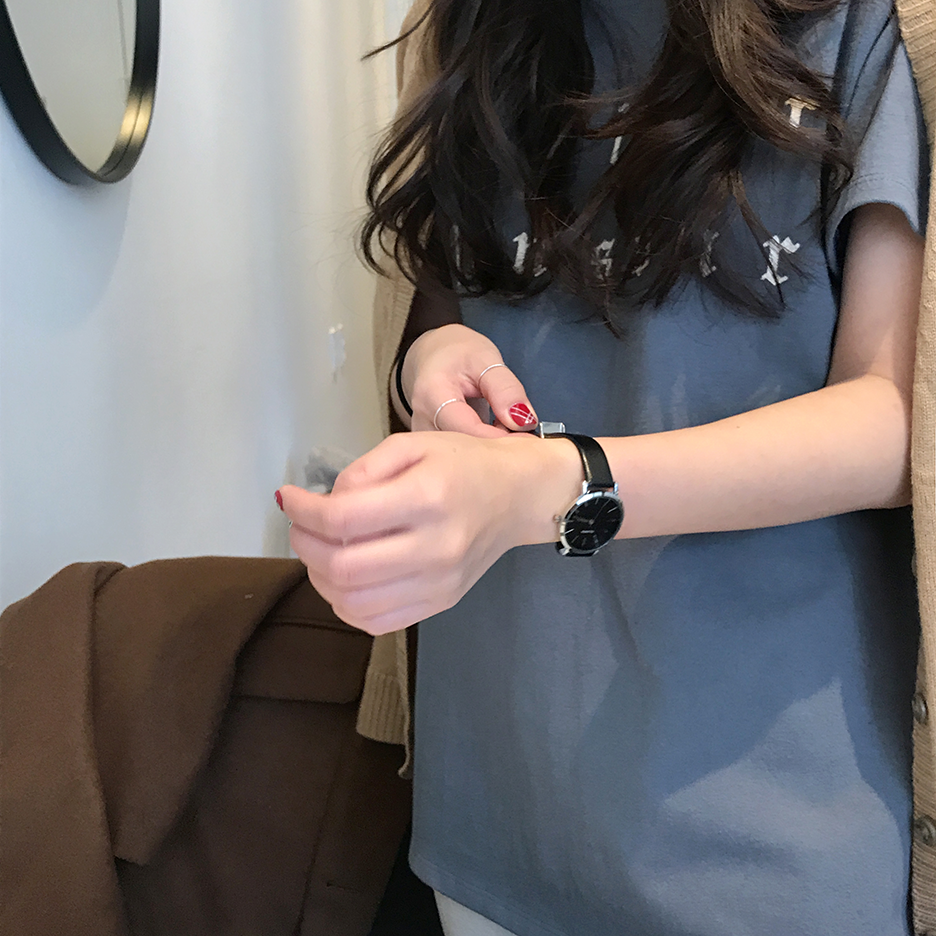 <b><p>Eum leather Woman wch 4color fe Simp Favite</p></b><b><p>イルム レザー 女性 腕時計 4色 シンプルな 自分の好きなギフト ファッション</p></b><br /><br /><p align='center'>