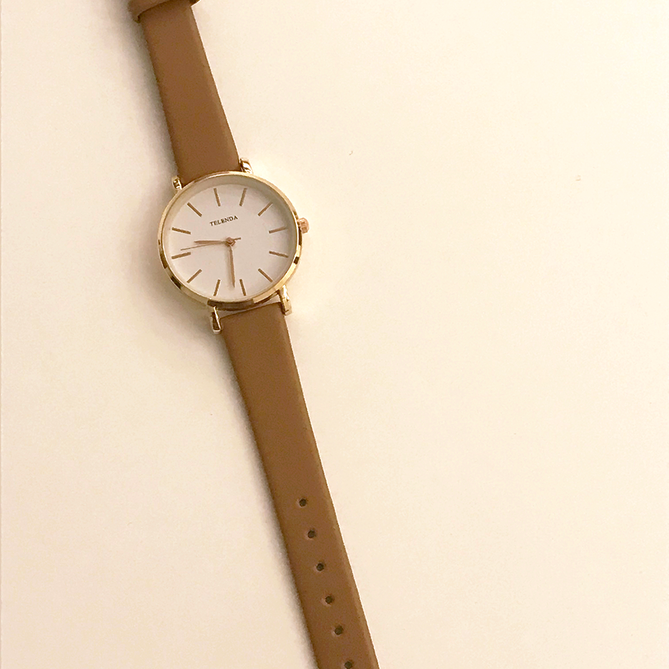 <b><p>Eum leather Woman wch 4color fe Simp Favite</p></b><b><p>イルム レザー 女性 腕時計 4色 シンプルな 自分の好きなギフト ファッション</p></b><br /><br /><p align='center'>