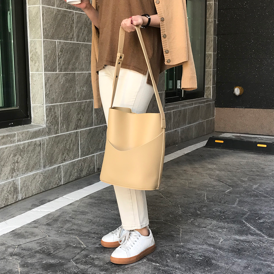 <b><p>Eum leather Woman wch 4color fe Simp Favite</p></b><b><p>イルム レザー 女性 腕時計 4色 シンプルな 自分の好きなギフト ファッション</p></b><br /><br /><p align='center'>