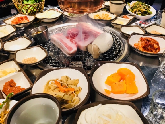 돼지삼춘생구이 이미지