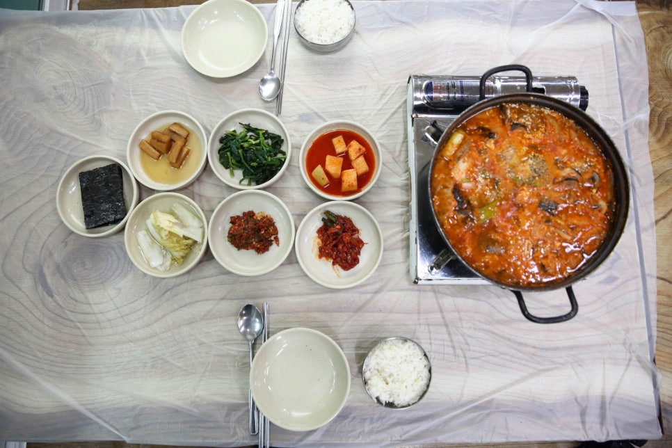 유명생선찌개 이미지