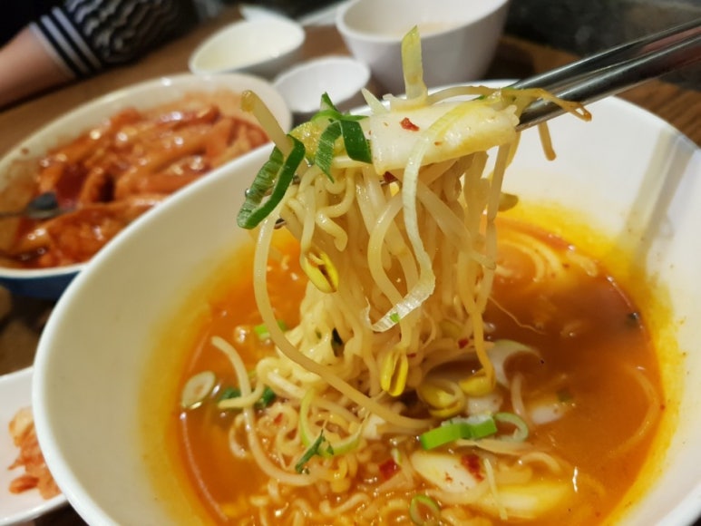 콩나물떡라면집 이미지