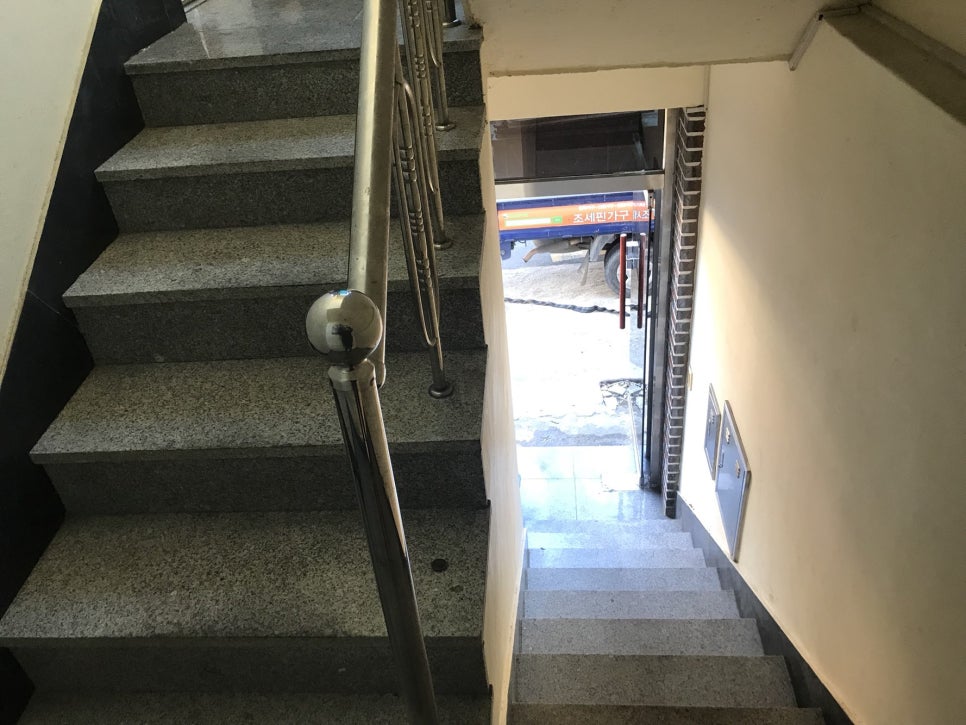 알록달록테이블 이미지
