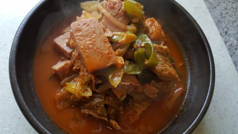 돼지랑김치랑 이미지