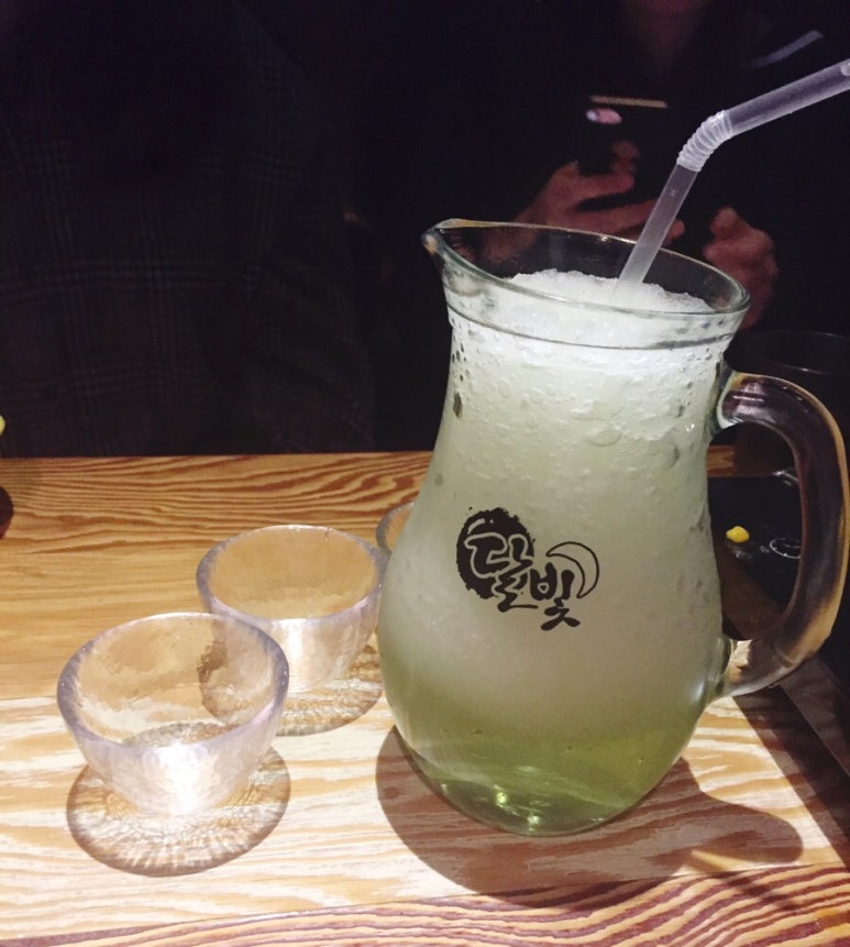 달빛에 술한모금 이미지