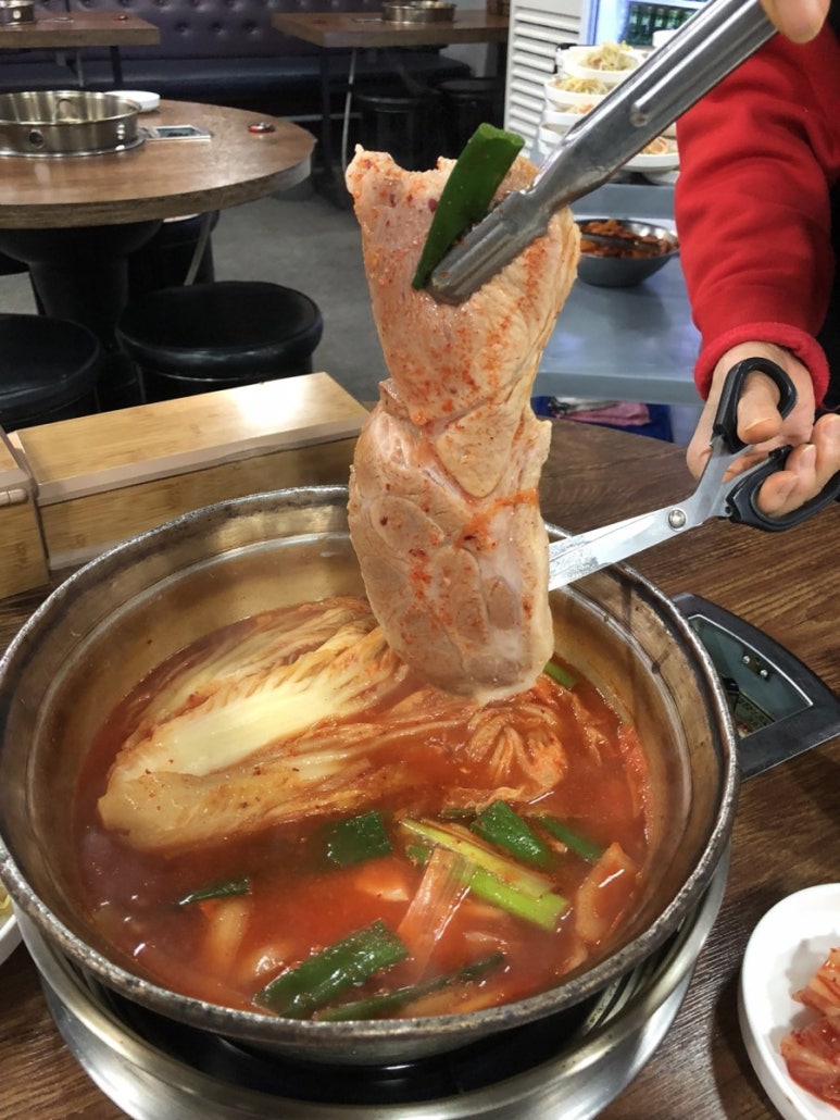 양푼이통돼지김치찌개 이미지