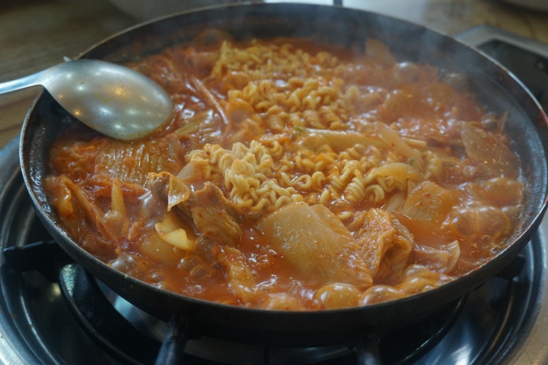 옛날김치돼지찌개 이미지