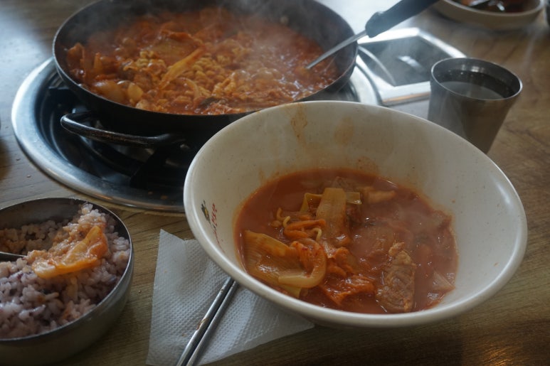 옛날김치돼지찌개 이미지