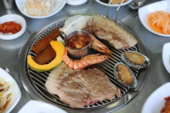 봉순이네흑돼지 이미지