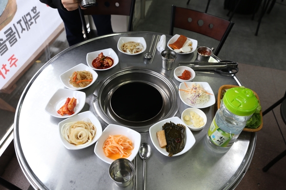 봉순이네흑돼지 이미지
