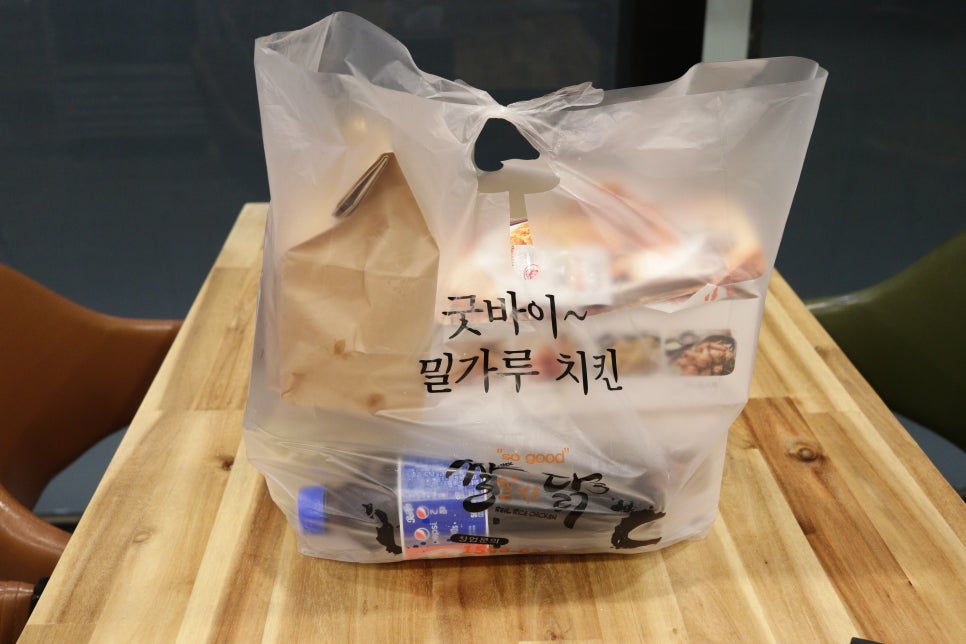 쌀쌀맞은닭 이미지