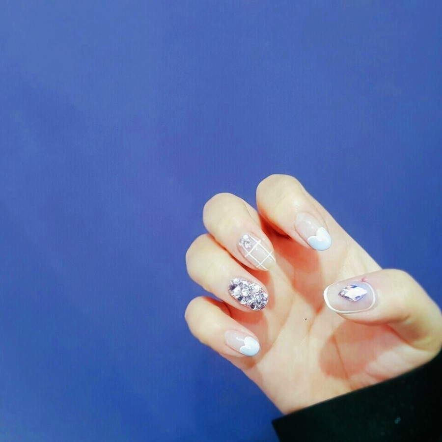 네일에꽃이피다 이미지