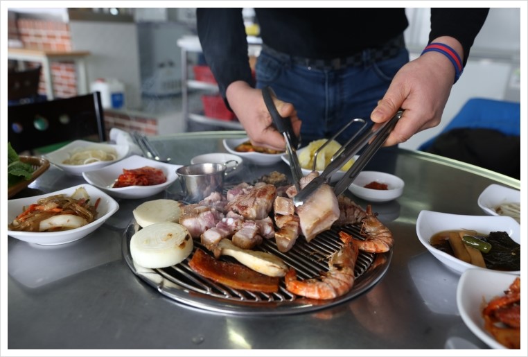 봉순이네흑돼지 이미지