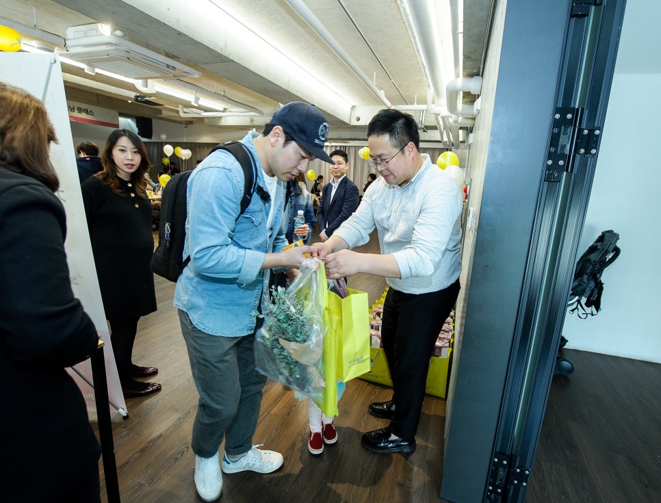 모이몰른앤컬리수 이미지