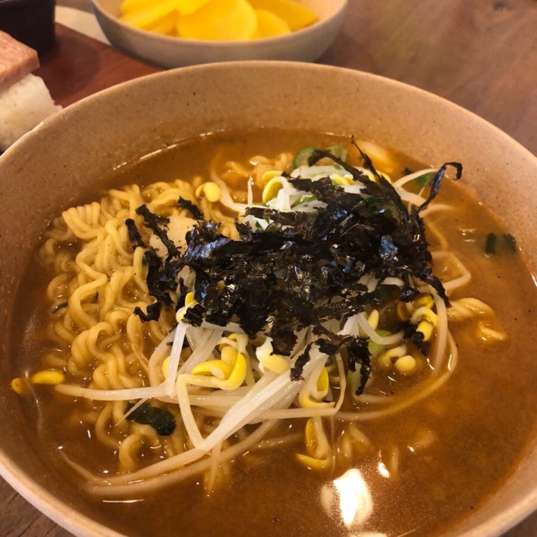 틈새라면 이미지