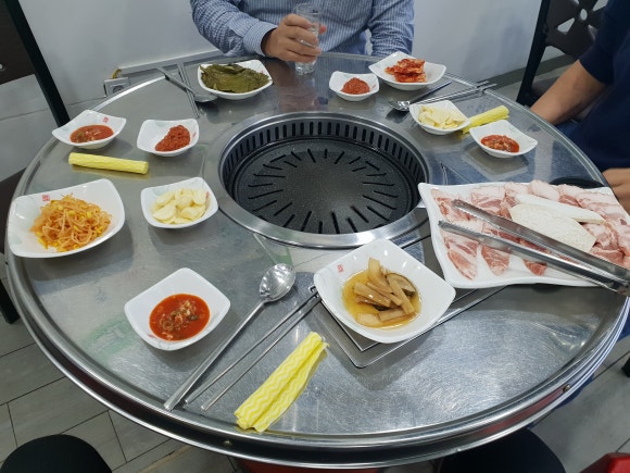 지리산흑돼지뒷통구이 이미지
