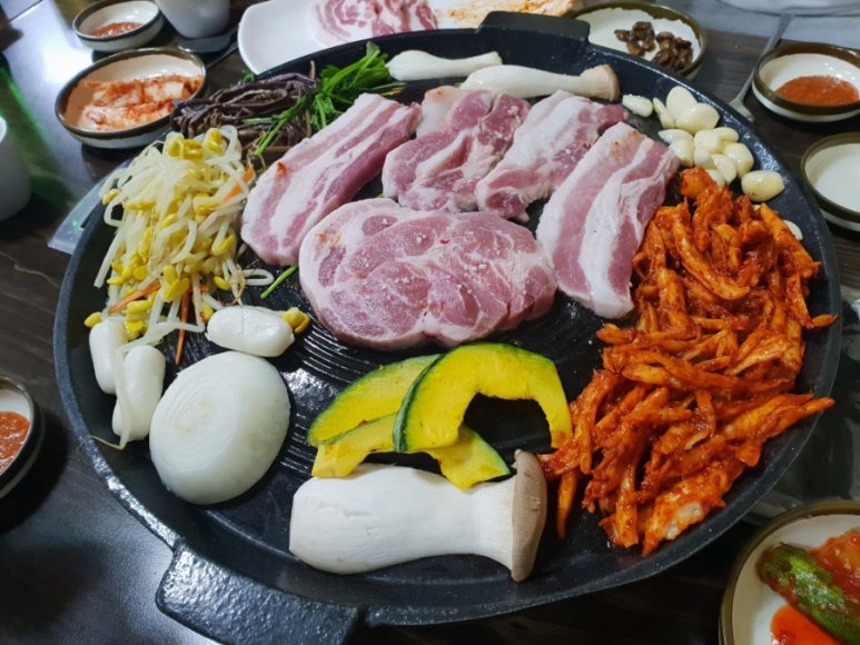 더덕솥뚜껑삼겹살 율량점 이미지