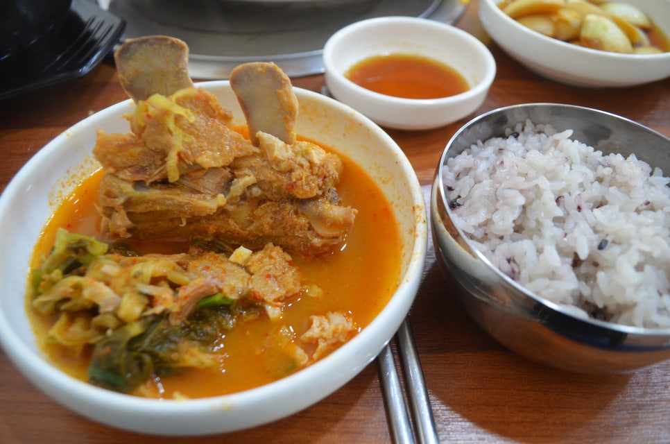 뼈다구해장국감자탕 이미지