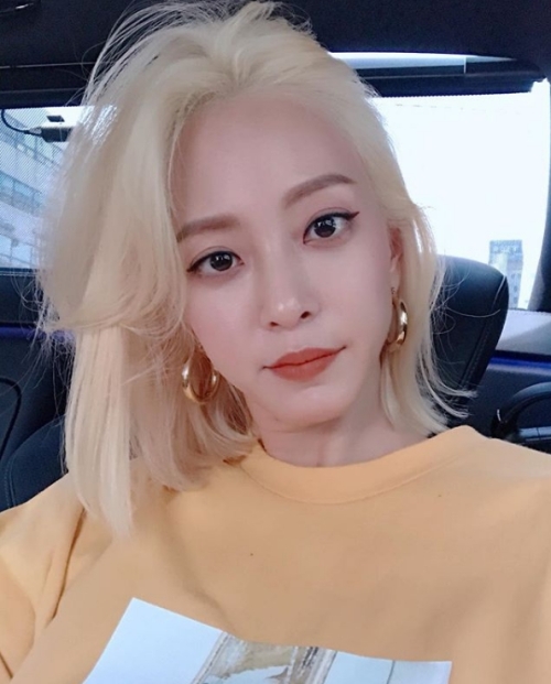 금발헤어샵 이미지
