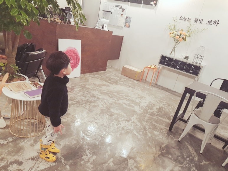 오늘도꽃빛;로하 이미지