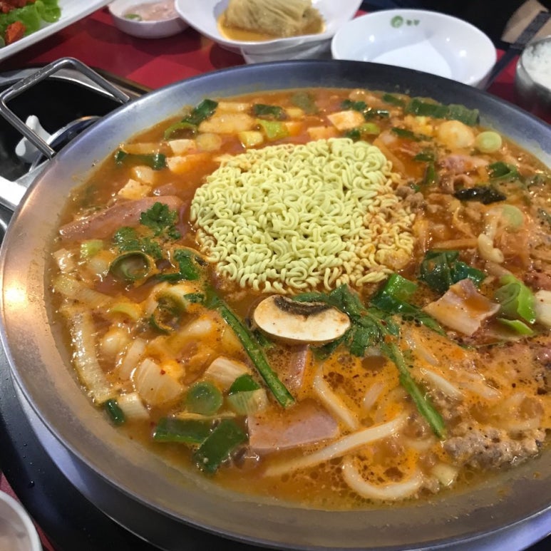 놀부보쌈부대찌개 이미지