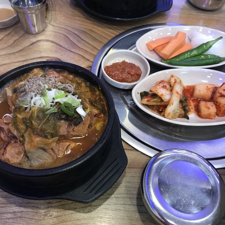 사대명가뼈다귀해장국 이미지