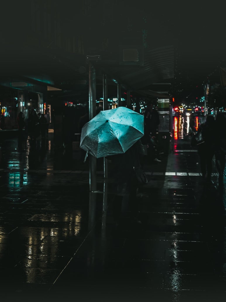 우산속 이미지