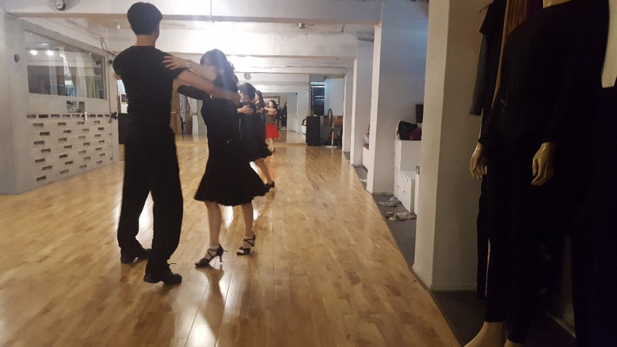 하늘 댄스스포츠 이미지