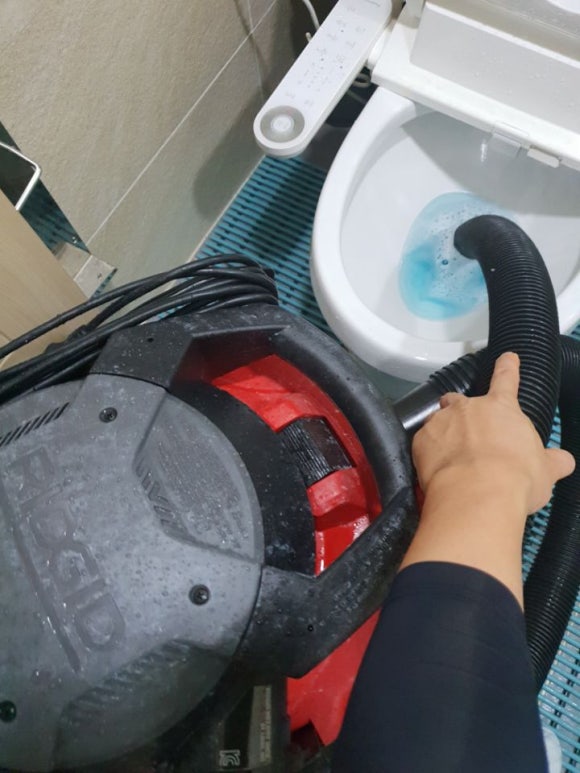 변기막힘 이미지