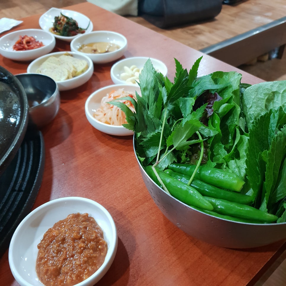 솥뚜껑생삼겹살 이미지