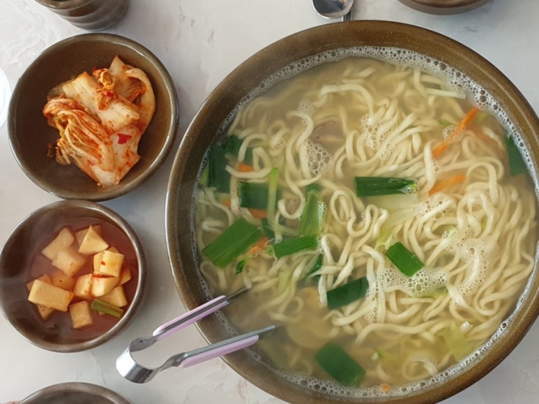 다래칼국수 이미지