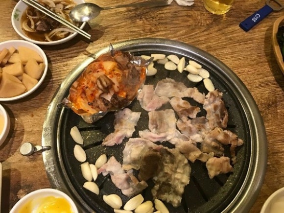 꿀꿀뒷고기 이미지
