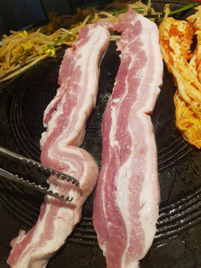 솥뚜껑오겹살 이미지