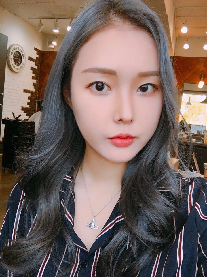 애쉬그레이 이미지