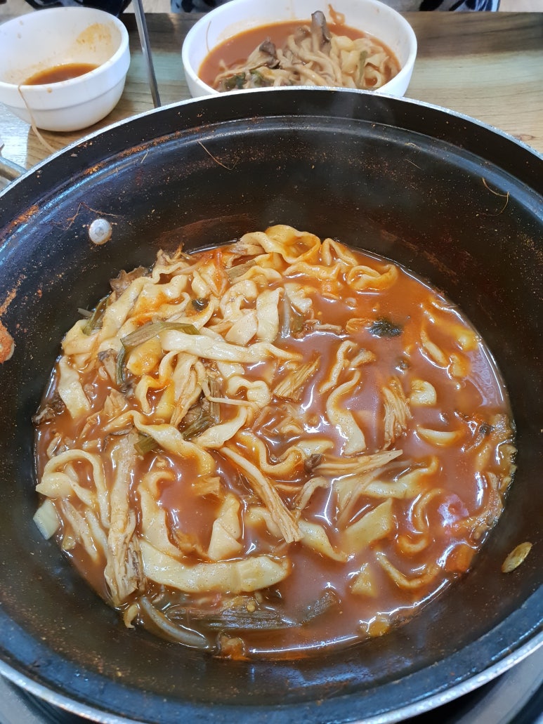 얼큰샤브샤브칼국수 이미지