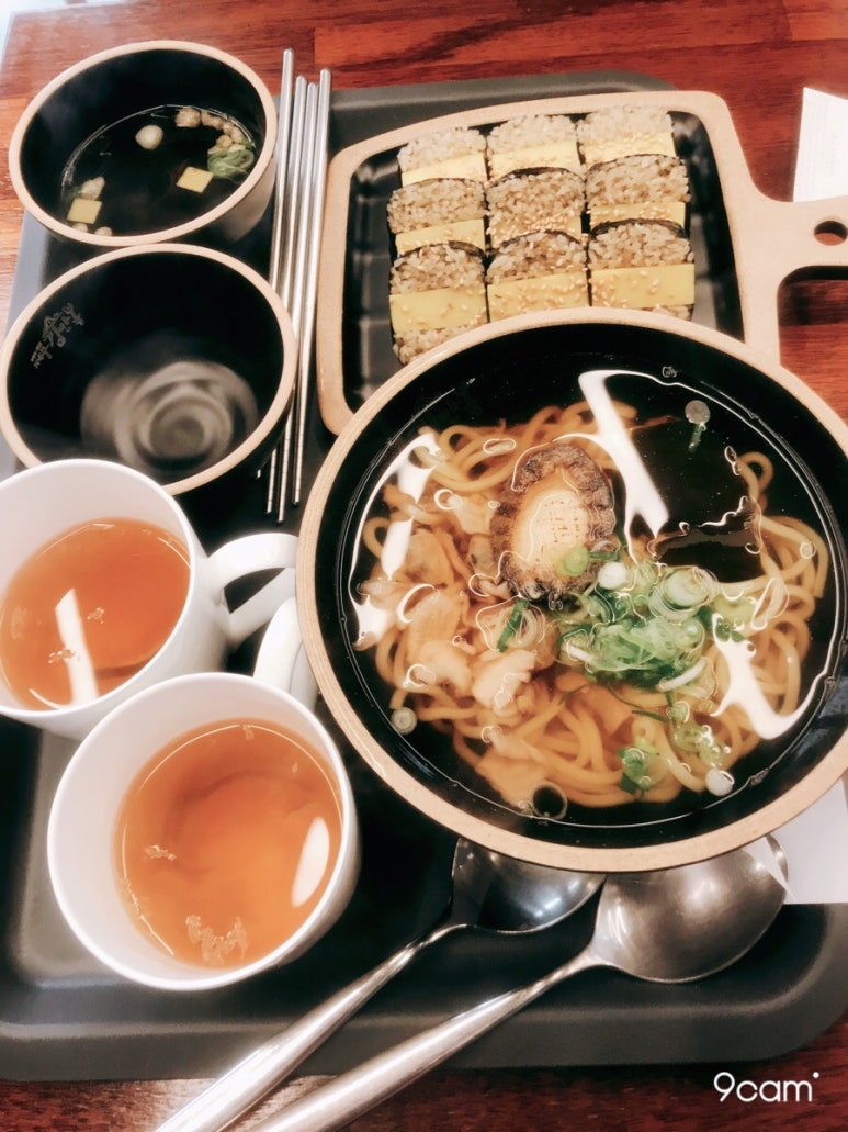 자유여인숙 이미지