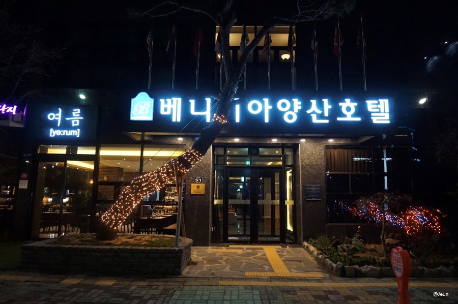 여름 카페라운지 이미지