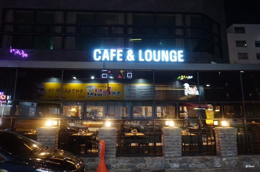 여름 카페라운지 이미지