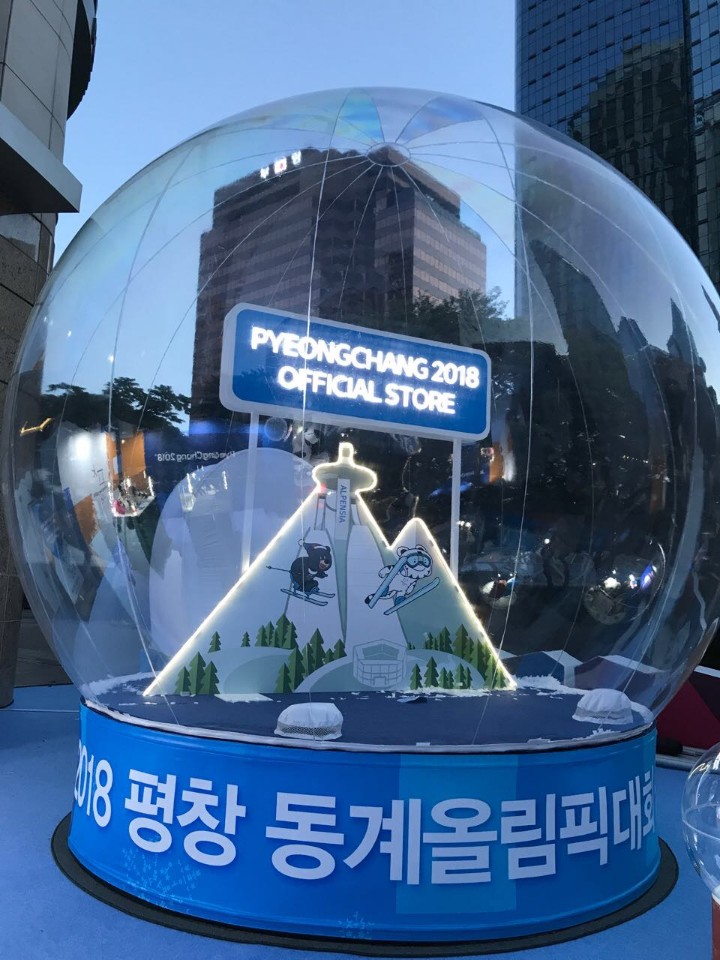 평창올림픽 공식스토어 아크릴 스노우볼 쇼케이스