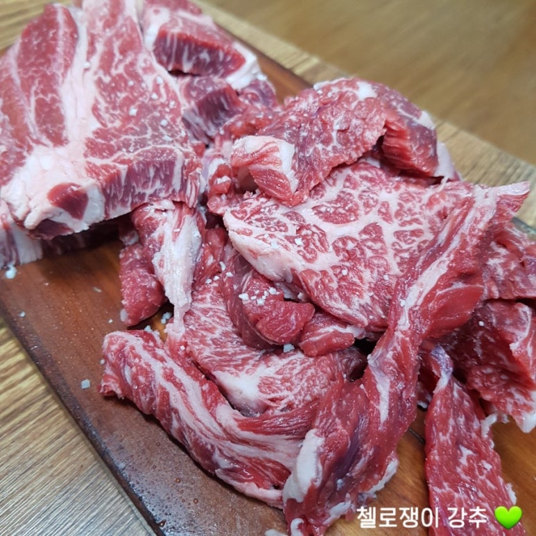 세자매고기테이블 이미지