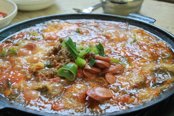 두꺼비 부대찌개 이미지