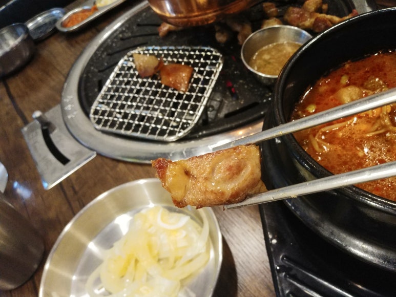 육돈숯불구이 이미지