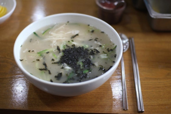 학댕이칼국수 이미지