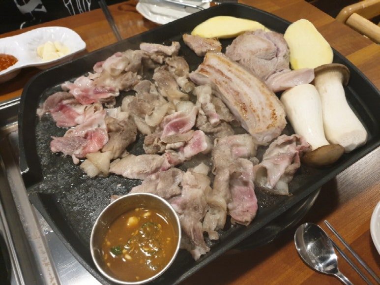 날씬흑돼지 이미지