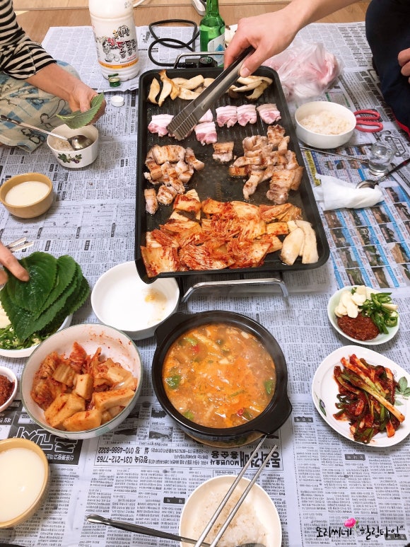 엄마의 고기 만찬 이미지