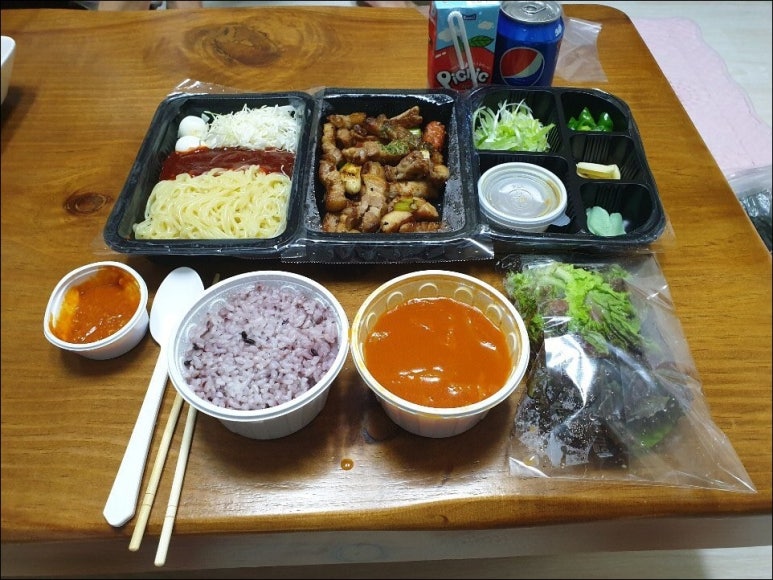 프리미엄쫄면삼겹고돼지 이미지