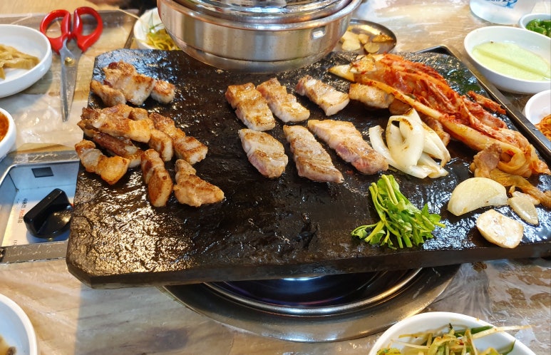 뚱이네돌구이 이미지