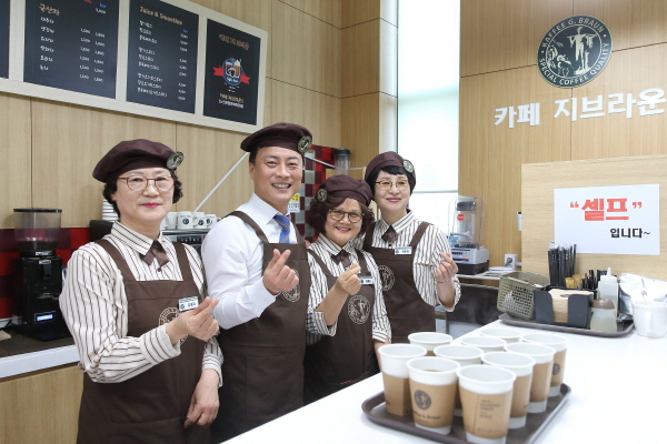 카페지브라운 이미지