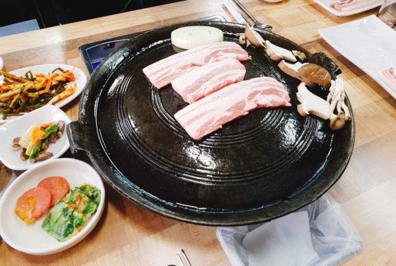 토요애솥뚜껑삼겹살 이미지