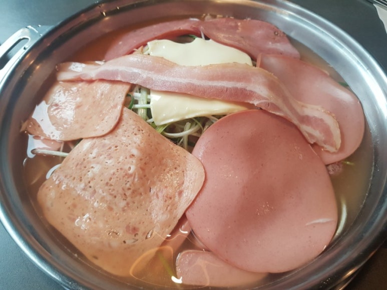 돼지네부대찌개 이미지